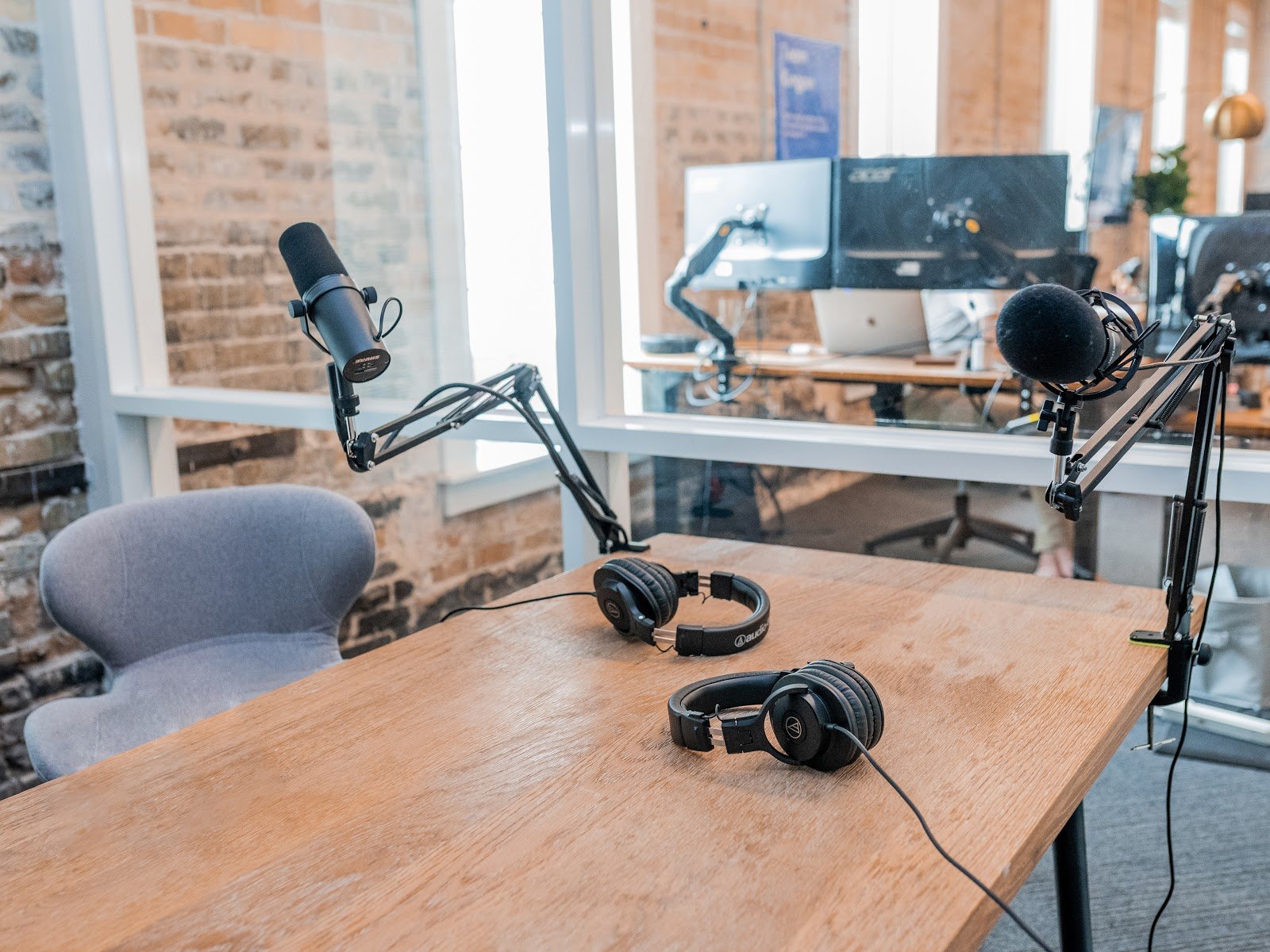 austin-distel-VCFxt2yT1eQ-unsplash Podcasting marketing